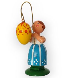 Ostermädchen mit gelbem Ei